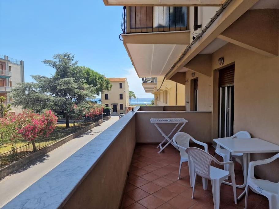 50 Metri Dal Mare - Free Parking E A/C Apartment Pietra Ligure Exterior photo