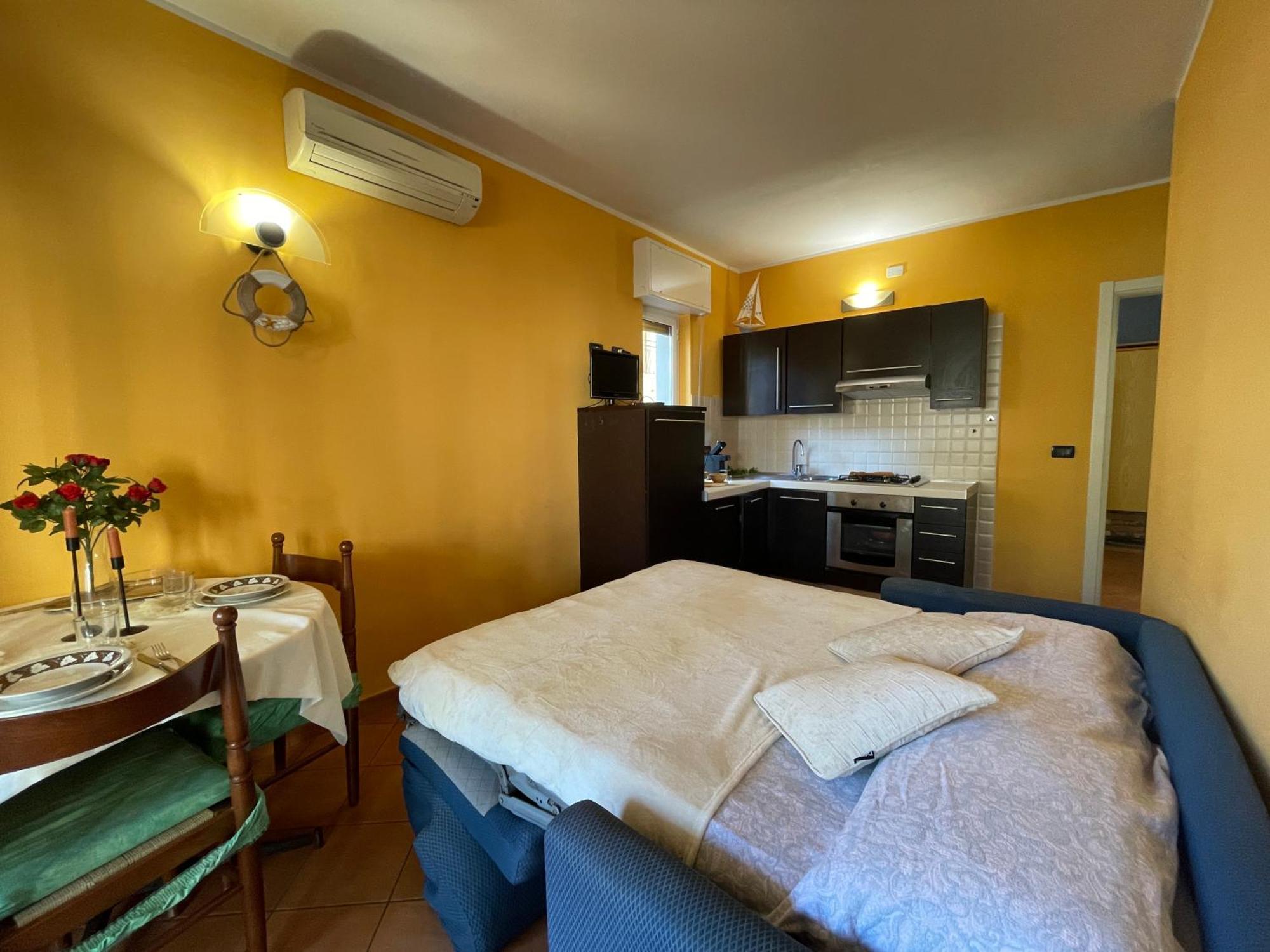 50 Metri Dal Mare - Free Parking E A/C Apartment Pietra Ligure Exterior photo